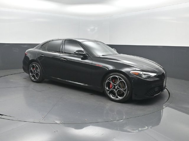 Used 2023 Alfa Romeo Giulia Veloce RWD image 33
