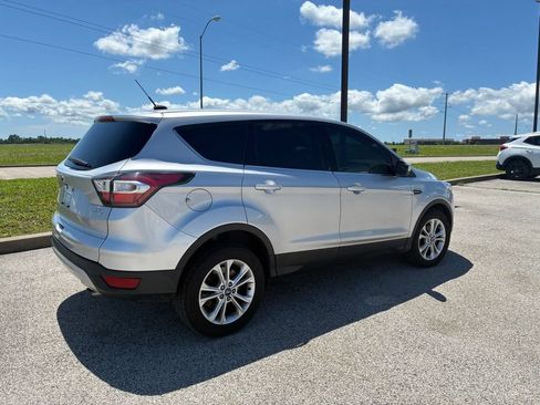 Used 2017 Ford Escape SE FWD image 9