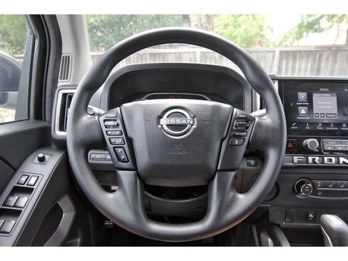 Used 2025 Nissan Frontier SV RWD image 16