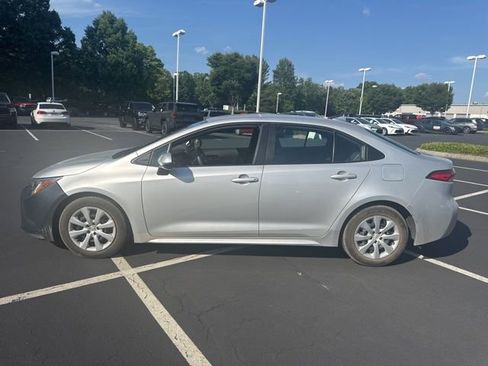 Used 2023 Toyota Corolla LE FWD image 8
