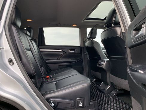 Used 2017 Toyota Highlander SE image 33