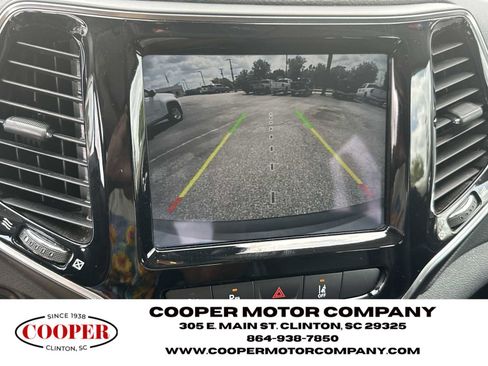 Used 2021 Jeep Cherokee Limited image 25