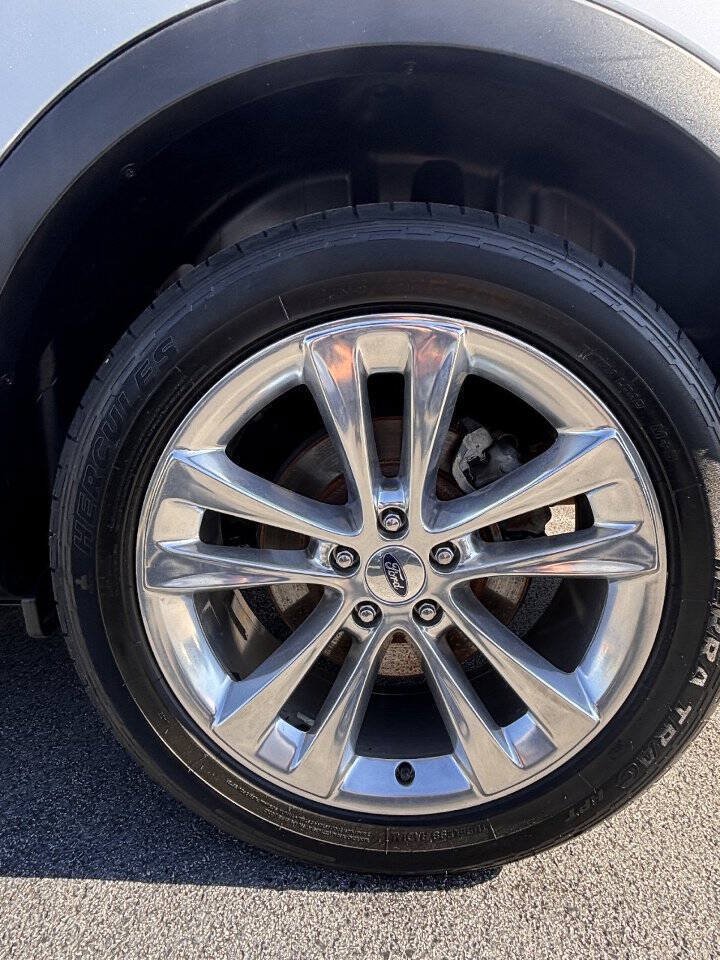 Used 2019 Ford Explorer XLT w/ Equipment Group 202A FWD image 24