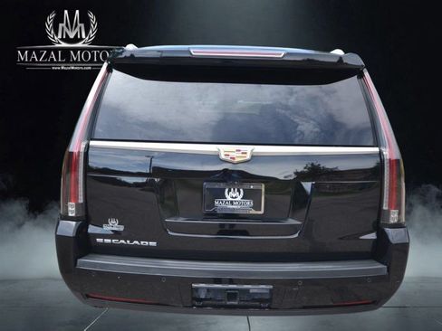 Used 2018 Cadillac Escalade Luxury AWD/4WD image 12
