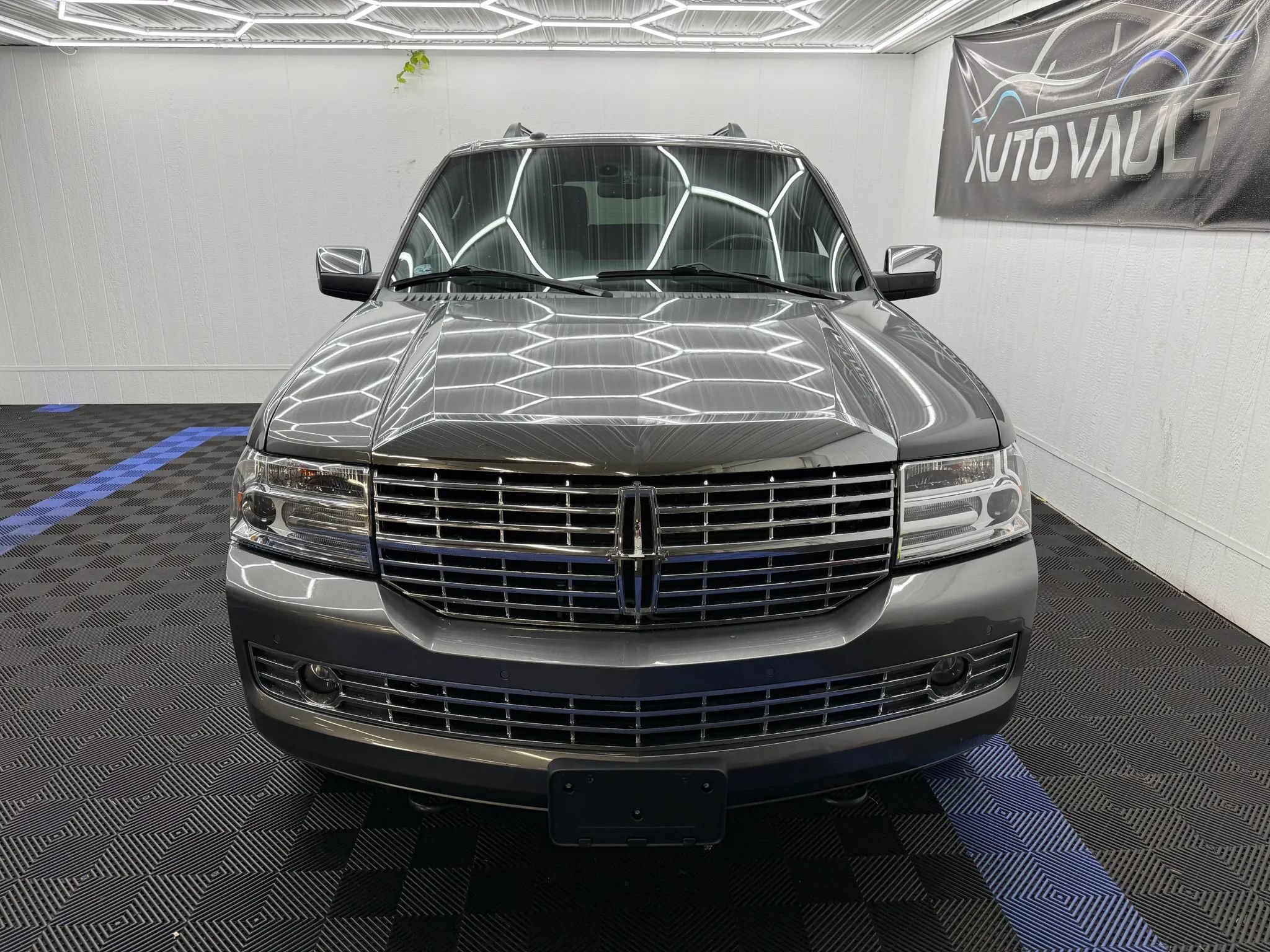 Used 2014 Lincoln Navigator 4WD image 4