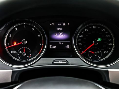 Used 2018 Volkswagen Atlas SE image 19