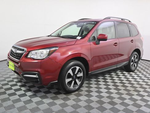 Used 2017 Subaru Forester 2.5i Premium AWD/4WD image 2