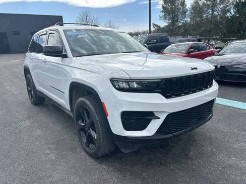 Used 2023 Jeep Grand Cherokee Altitude image 6