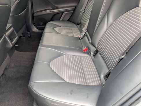 Used 2022 Toyota Camry SE FWD image 8