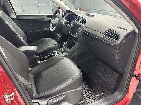 Used 2024 Volkswagen Tiguan SE AWD/4WD image 11