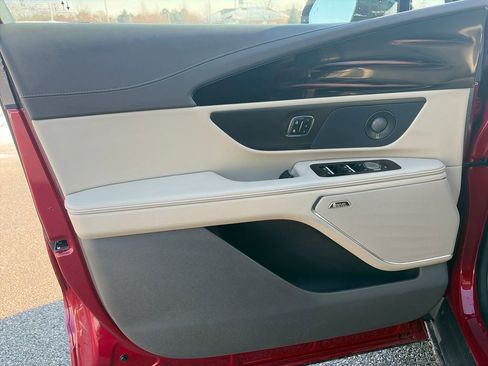 Used 2025 Lincoln Nautilus Premier w/ Equipment Group 102A image 18