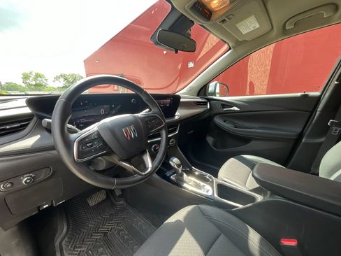 Used 2025 Buick Encore GX Preferred AWD/4WD image 9