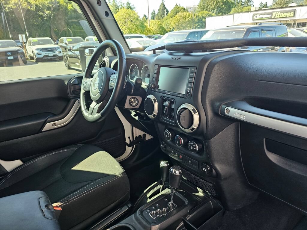 Used 2017 Jeep Wrangler Unlimited Sahara AWD/4WD image 10