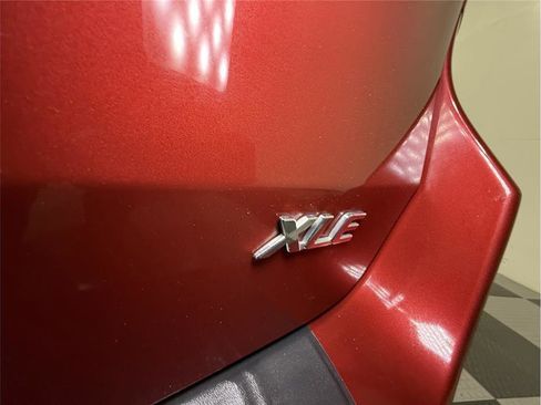 Used 2017 Toyota Sienna XLE Premium image 22