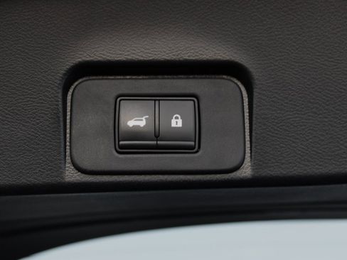 Used 2023 Nissan Rogue SV w/ SV Premium B Package image 21