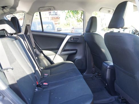Used 2016 Toyota RAV4 LE FWD image 18