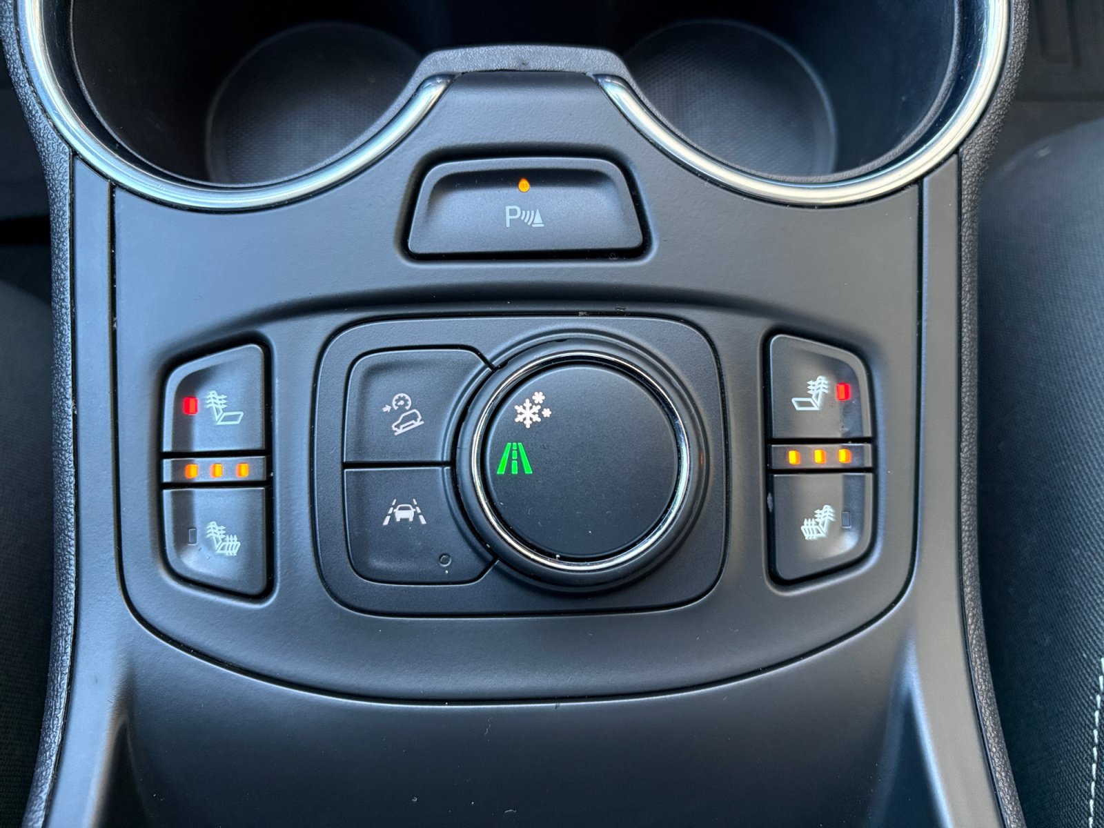 Used 2024 GMC Terrain SLT w/ Tech Package FWD image 23