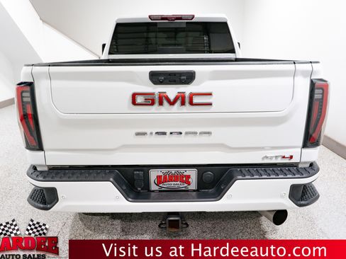 Used 2024 GMC Sierra 2500 AT4 w/ AT4 Premium Plus Package image 4