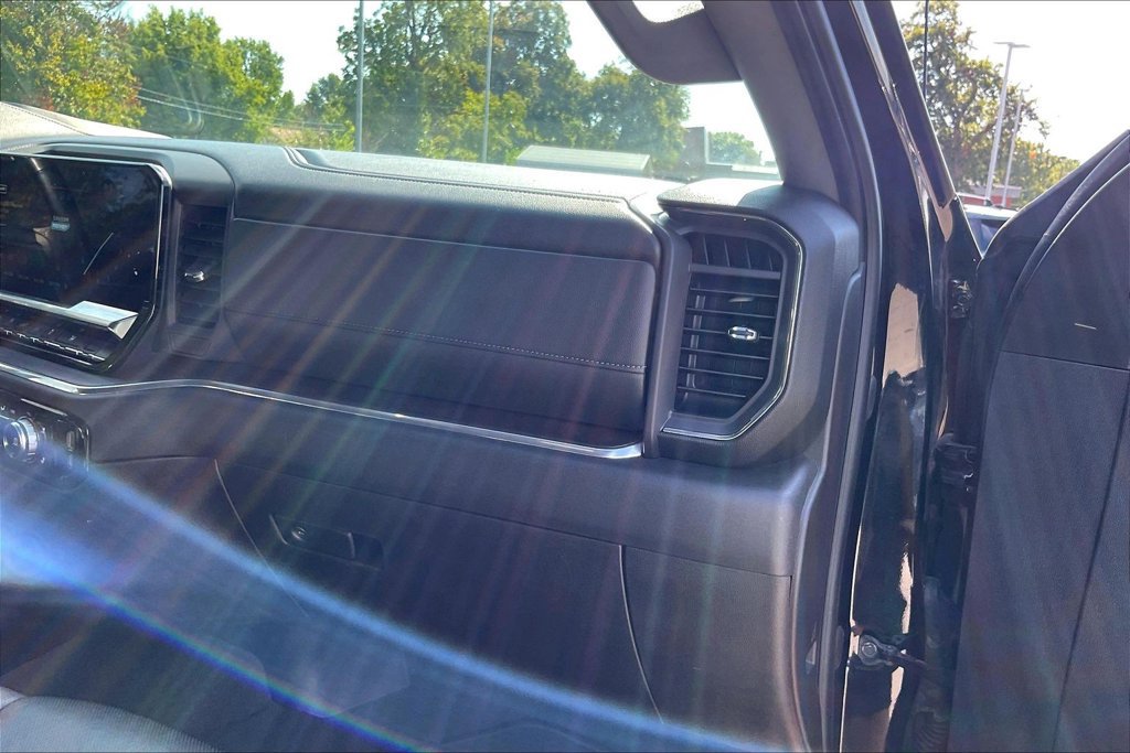 Used 2025 GMC Sierra 1500 SLT AWD/4WD image 18
