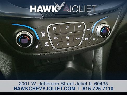 Used 2018 Chevrolet Equinox LT FWD image 16