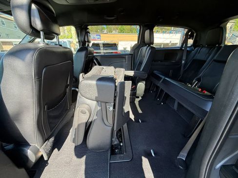 Used 2015 Dodge Grand Caravan SXT image 43