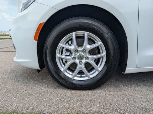 Used 2022 Chrysler Pacifica Touring-L FWD image 27