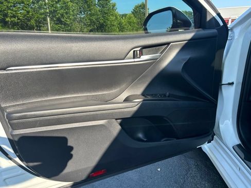 Used 2023 Toyota Camry SE w/ Cold Weather Package FWD image 10