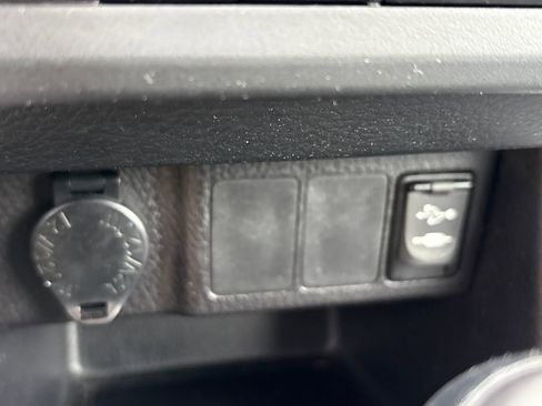 Used 2015 Toyota Corolla L image 16