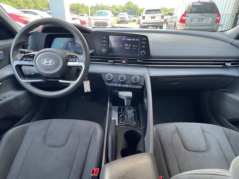 Used 2024 Hyundai Elantra SE FWD image 23