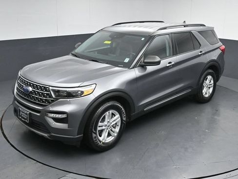 Certified 2021 Ford Explorer XLT w/ Equipment Group 202A AWD/4WD image 46