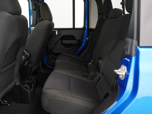 Used 2023 Jeep Gladiator Sport image 14