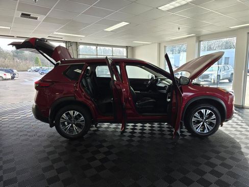 Used 2021 Nissan Rogue SV w/ Premium Package image 18