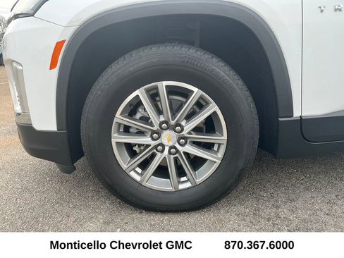Used 2023 Chevrolet Traverse LT image 27