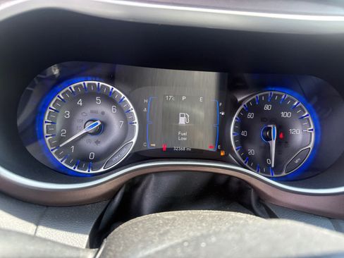 Used 2023 Chrysler Voyager LX FWD image 14