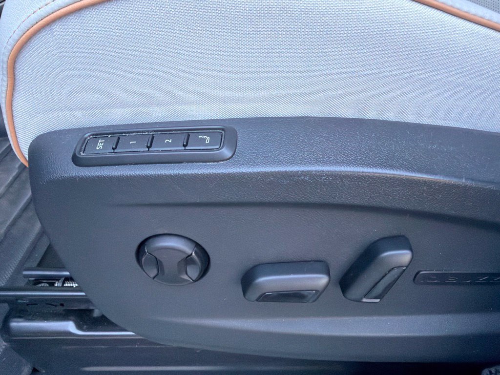 Used 2025 Volkswagen ID. Buzz 1st Edition AWD/4WD image 14