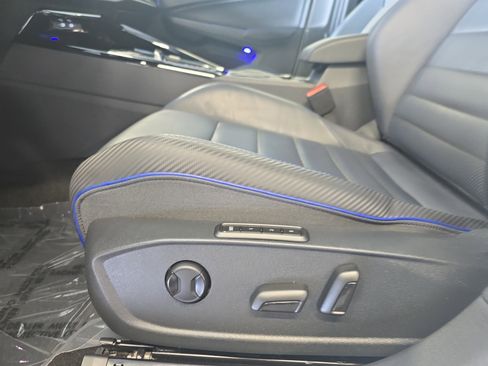 Used 2024 Volkswagen Golf R AWD/4WD image 26