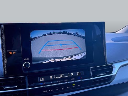 Certified 2025 Toyota Sienna LE FWD image 26