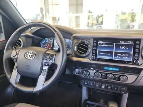 Certified 2022 Toyota Tacoma TRD Off-Road w/ Technology Package AWD/4WD image 23