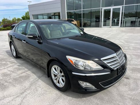 Used 2013 Hyundai Genesis 3.8 RWD image 3