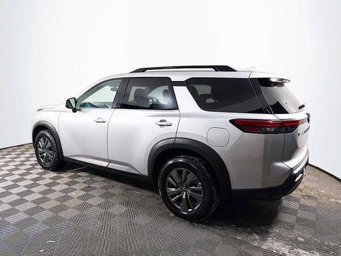 Certified 2024 Nissan Pathfinder SV image 6