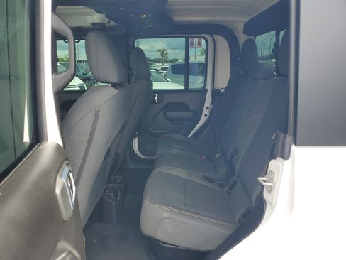 Used 2024 Jeep Gladiator Sport AWD/4WD image 12