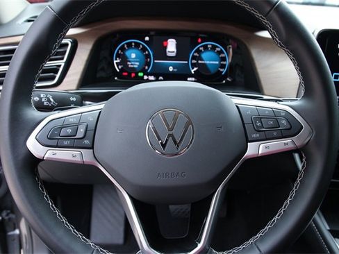 Certified 2025 Volkswagen Atlas SE image 23