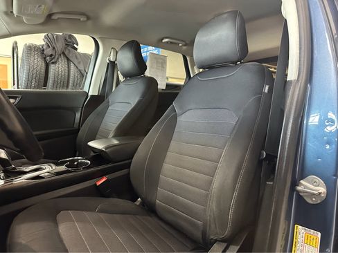 Used 2018 Ford Edge SE image 18