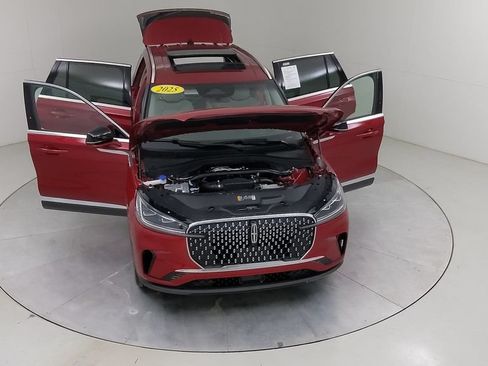 Used 2025 Lincoln Aviator Reserve w/ Luxury Package AWD/4WD image 50