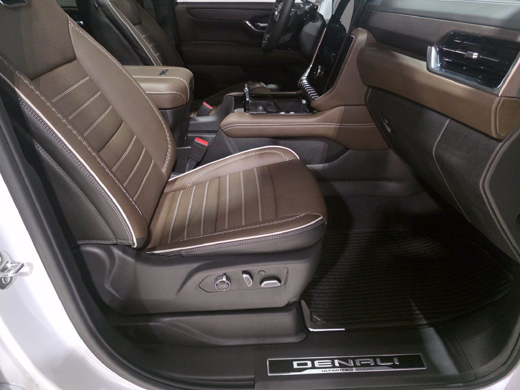Used 2026 GMC Yukon Denali Ultimate AWD/4WD image 18