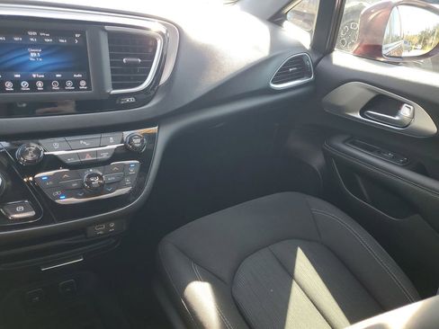 Used 2018 Chrysler Pacifica Touring Plus w/ S Appearance Package image 19