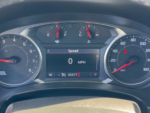 Used 2024 GMC Terrain SLT AWD/4WD image 14
