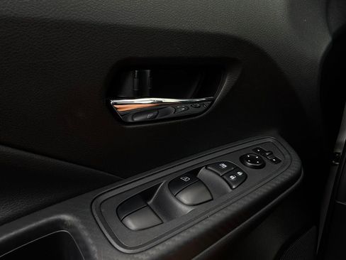 Used 2025 Nissan Versa SV FWD image 21