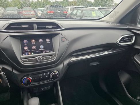 Used 2021 Chevrolet TrailBlazer LS FWD image 16
