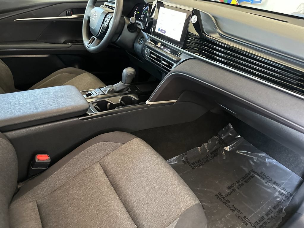 Used 2025 Toyota Camry LE FWD image 14